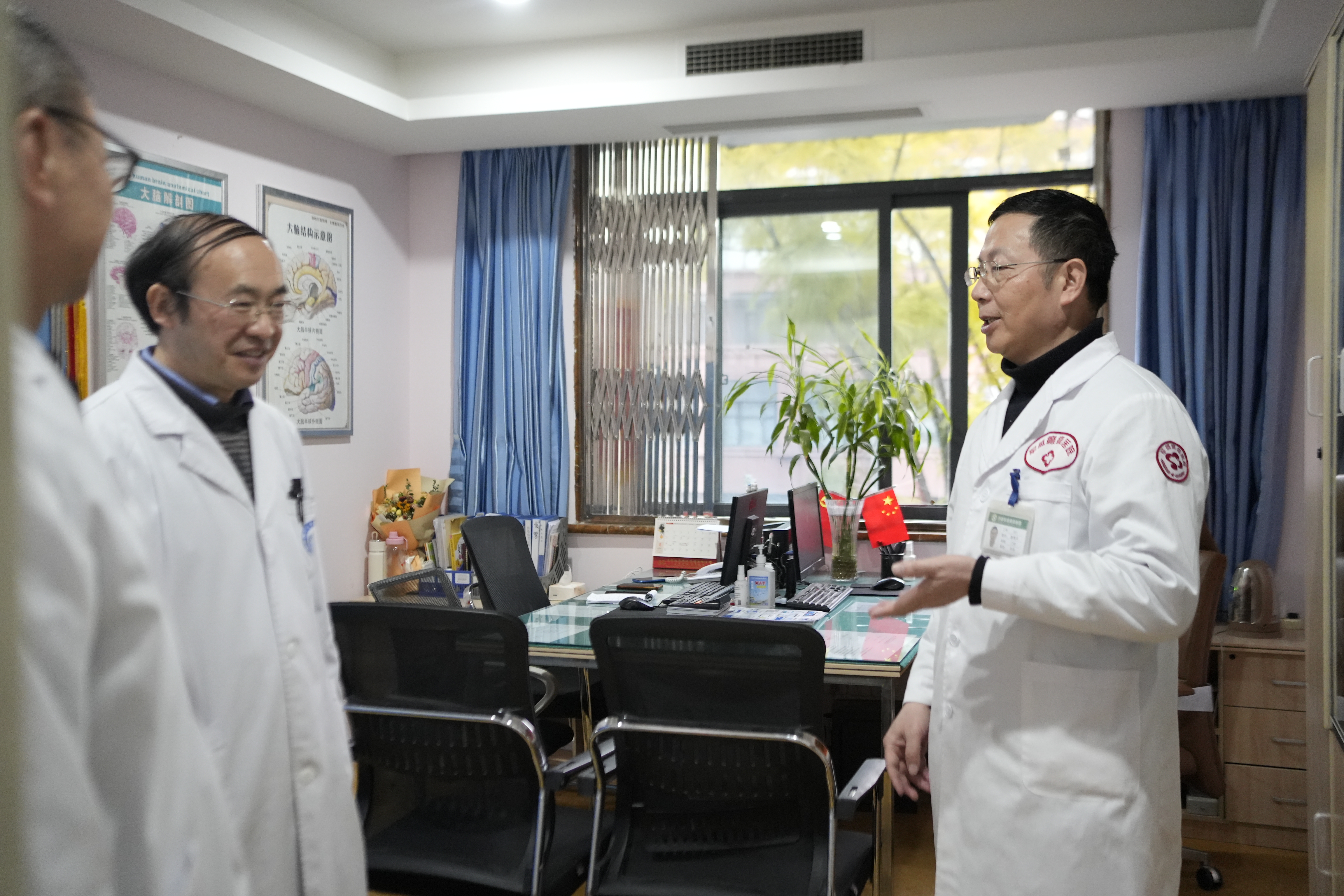 名医查房·学科共建 邹晓毅教授助力军盛诊疗水平持续提升